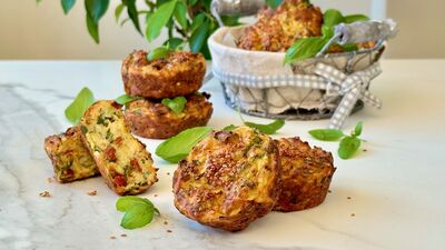 Taze otlu peynirli kabak muffin