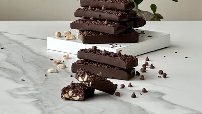 Çikolatalı fıstıklı pirinç patlaklı fit bar
