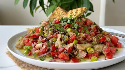  Közlenmiş patlıcan salatası