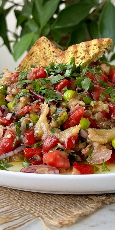 Közlenmiş patlıcan salatası