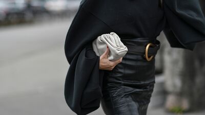 Sıkıcı görünmeden siyah giyinme rehberi