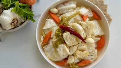 Acı biberli lahana turşusu