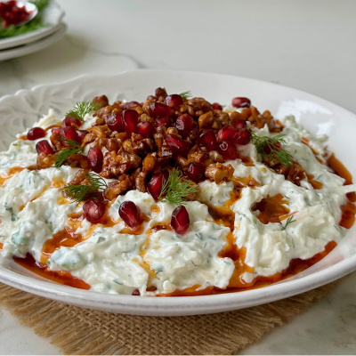 Kavrulmuş cevizli elmalı kereviz salatası 