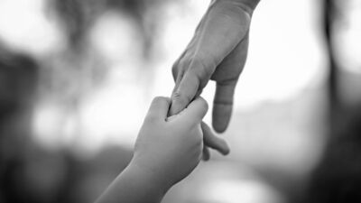 Çocuklarımızı eleştirdiğimizde kendilerini sevmekten vazgeçerler