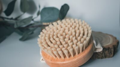 Kuru fırçalama yüze yapılır mı?