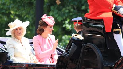 Kraliyet kadınlarının gardırobunda bulunan klasik parçalar