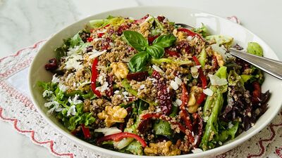 Kuru domatesli balzamikli kinoa salatası 