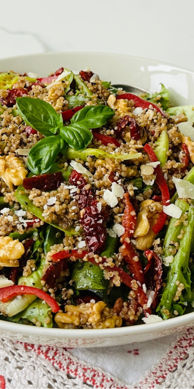 Kuru domatesli balzamikli kinoa salatası 
