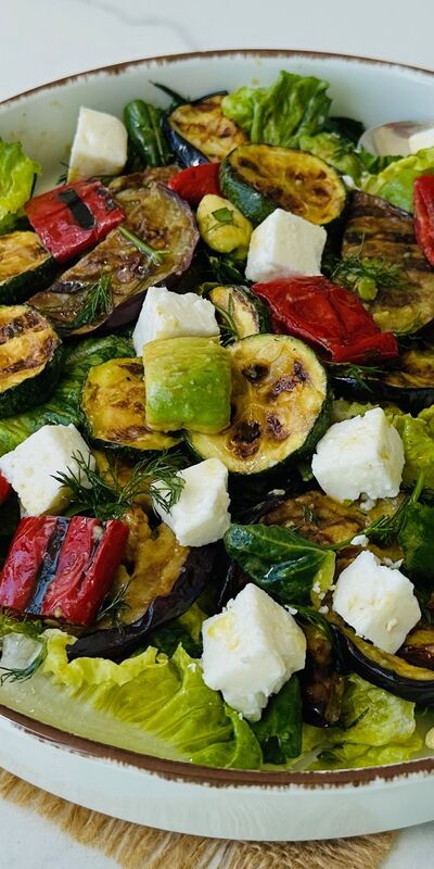 Izgara sebzeli yaz salatası 