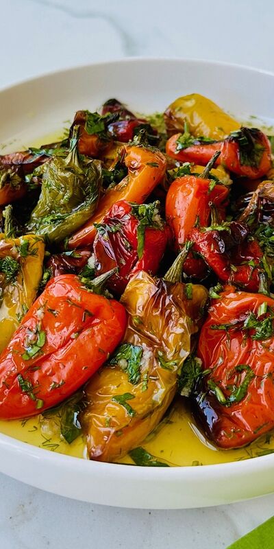 Renkli biber salatası