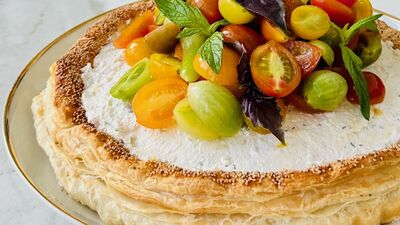 Milföylü domatesli peynirli tart