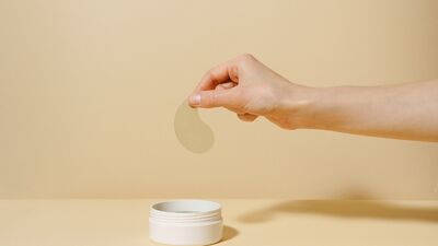 Canlı bir bakış için: Göz altı maskesi