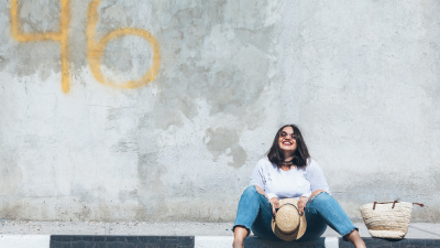 Kısa boylu ve basenli kadınlara jean rehberi