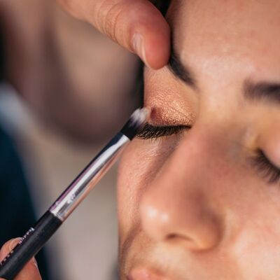 Doğru makyaj fırçası seçmenin yolları