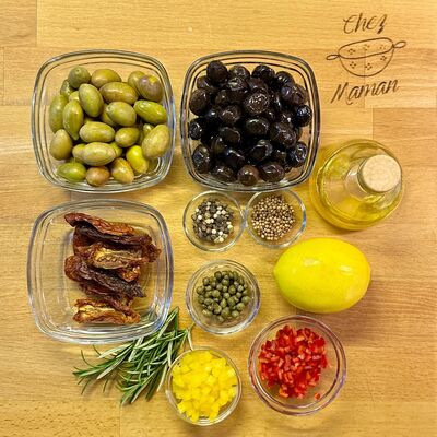 Kuru domatesli kişnişli zeytin mezesi