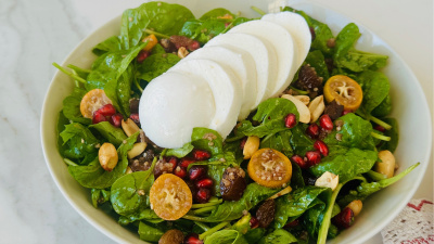 Meyveli mozarellalı ıspanak salatası 