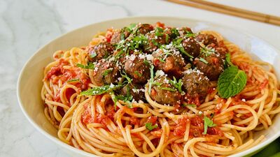 Domates soslu köfteli spagetti 