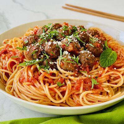 Domates soslu köfteli spagetti 