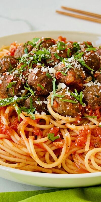 Domates soslu köfteli spagetti 