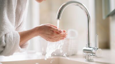 Dermatologlara göre doğru yüz temizliği