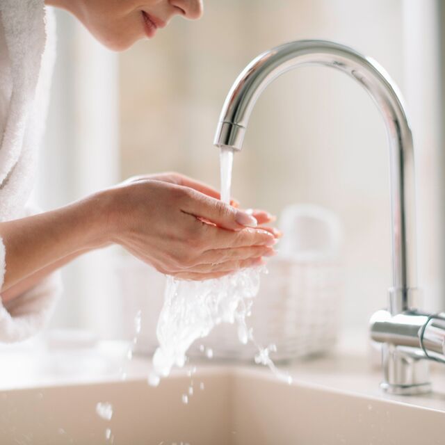 Dermatologlara göre doğru yüz temizliği