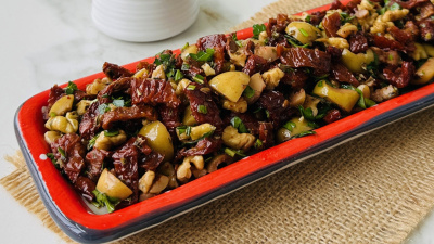 Cevizli kuru domates salatası