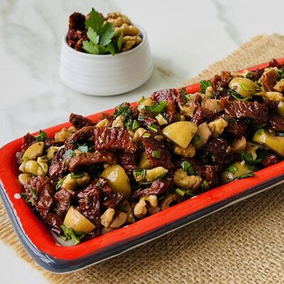 Cevizli kuru domates salatası