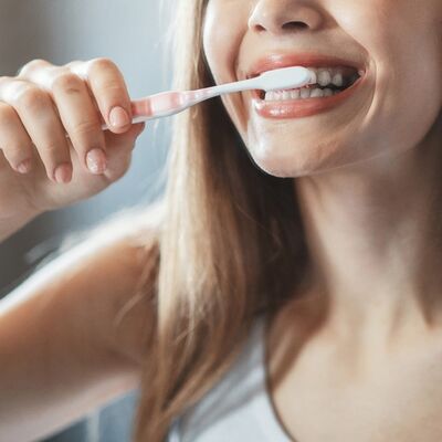 Adet döngünüz diş etlerinizi de etkileyebilir!