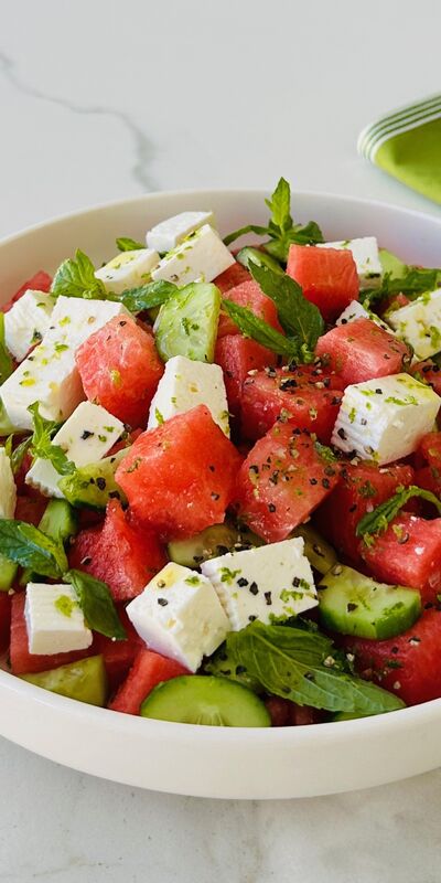 Peynirli naneli karpuz salatası 