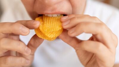 Ebeveynler gizlice abur cubur yiyor!