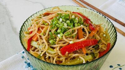 Sebzeli noodle