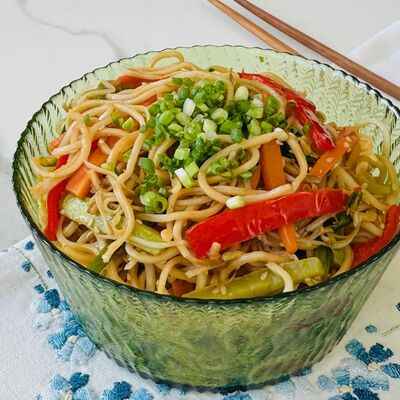 Sebzeli noodle
