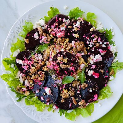Peynirli cevizli pancar salatası