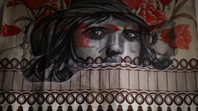 Eski halı ve perdeler sanatla dönüşüyor