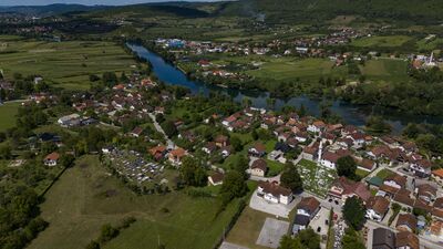Una nehri kıyısında parlayan köy: Golubic