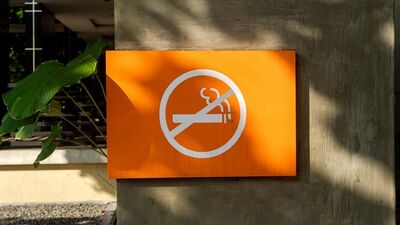 İspanya'da çocuğu sigara içen ebeveyne ceza