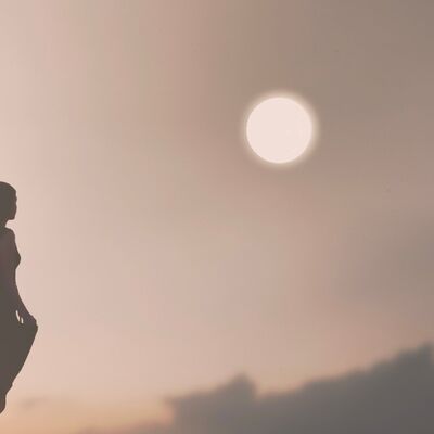 Plüton transitleri ve kadın: Yeraltının çağrısı, bedenin döngüleri ve dönüşümün gücü