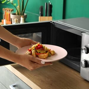 Mikrodalgada ısıttığınız yiyeceklere ne olur?