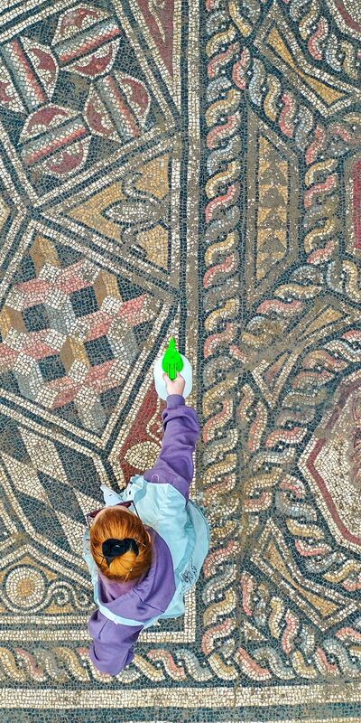 Lüks bir yapıya ait salon yer döşemesi