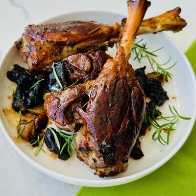 Fırında erikli kuzu incik