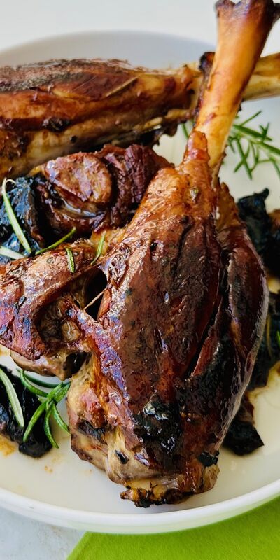 Fırında erikli kuzu incik