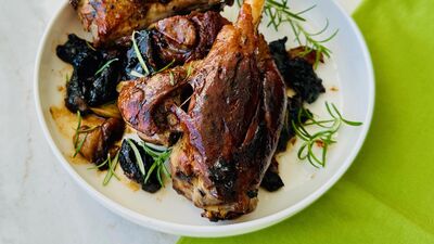 Fırında erikli kuzu incik