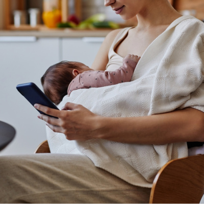 Emzirirken telefona bakmak doğru mu?