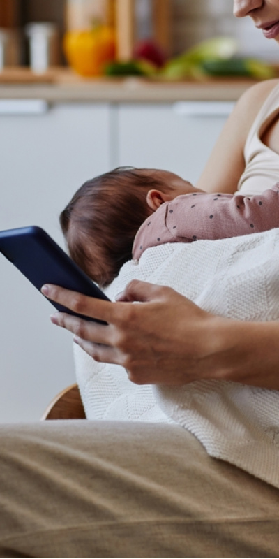 Emzirirken telefona bakmak doğru mu?