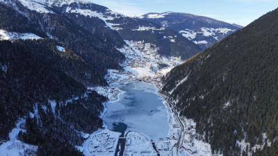 Uzungöl'de kartpostallık kış manzarası