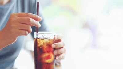 Ergenlikte şekerli içecek tüketmek anksiyeteyi artırıyor