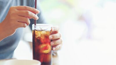 Ergenlikte şekerli içecek tüketmek anksiyeteyi artırıyor