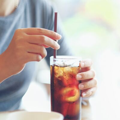 Ergenlikte şekerli içecek tüketmek anksiyeteyi artırıyor