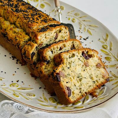 Hellimli zeytinli kek 