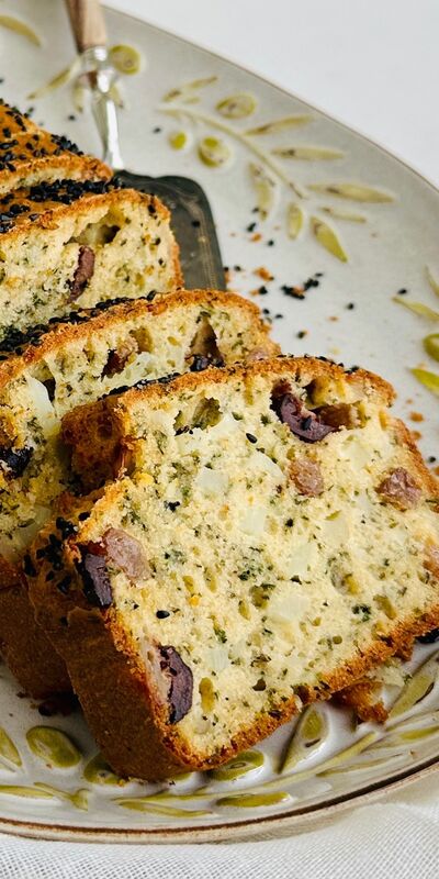 Hellimli zeytinli kek 